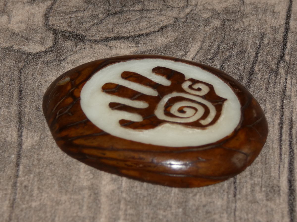 Přívěsek šamanova ruka (tagua)