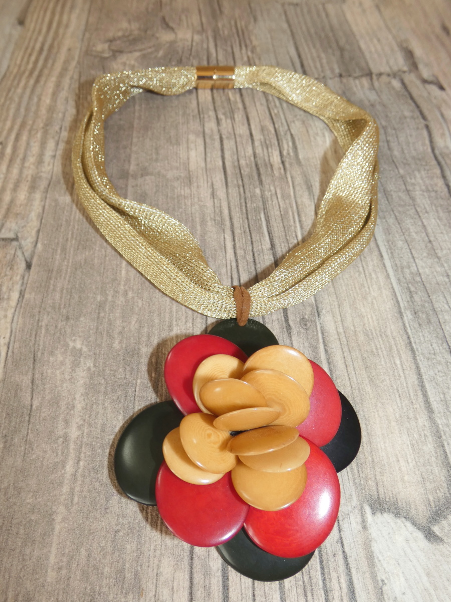 Náhrdelník (tagua plátky, květ)
