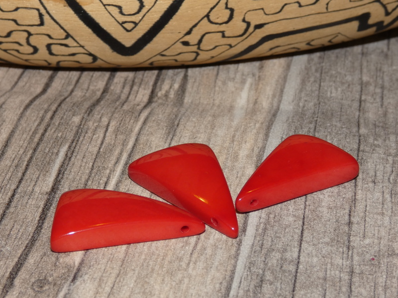 Tagua trojúhelník (skrz, červený)