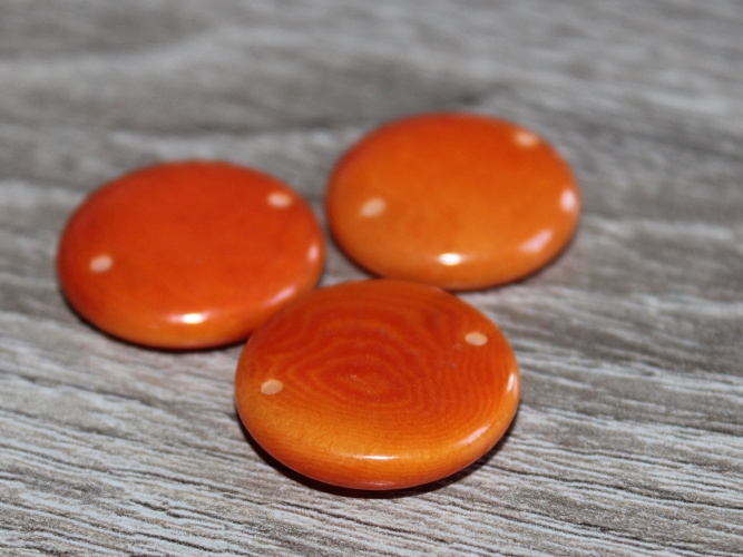 Tagua - placička 18 mm (2 díry, oranžová)