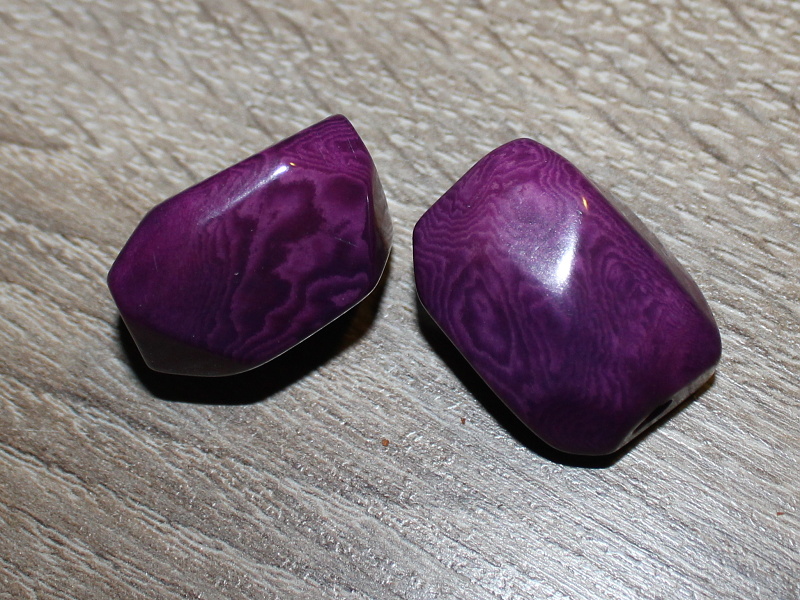 Tagua - drahokam (fialový)