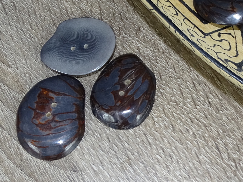 Knoflík placka (šedý)