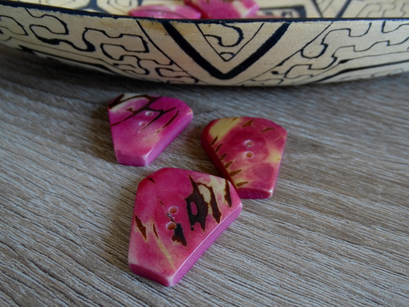 Knoflík troj (světle růžový)