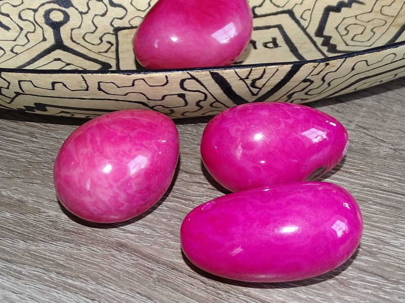 Tagua - maxikorálek (růžový, perforovaný na špičce)