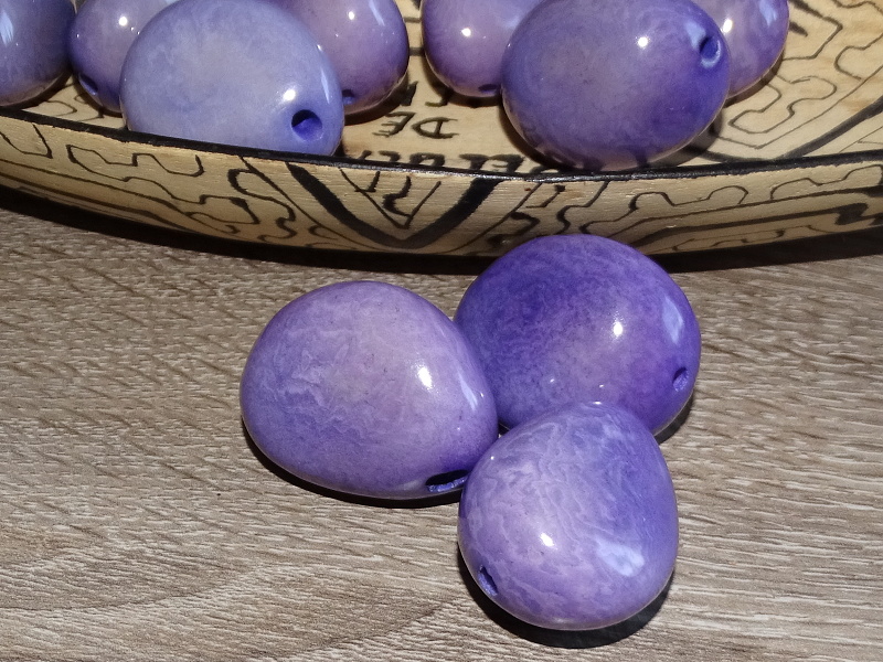 Tagua - korálek (světle fialový)