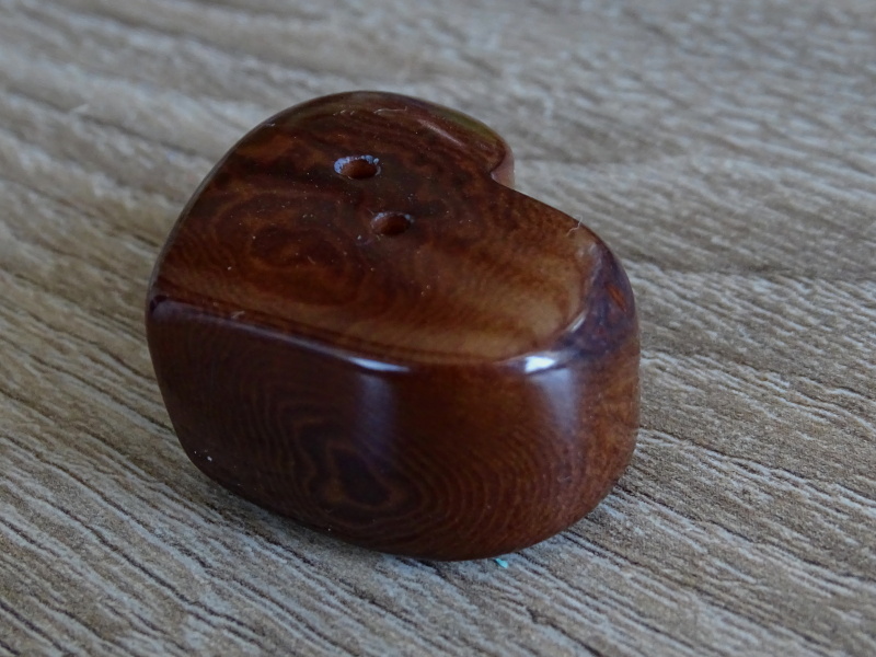 Knoflík srdíčko (hnědý)