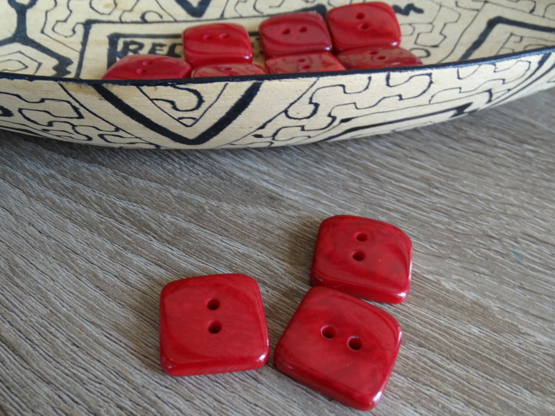 Knoflík čtvereček (červený)