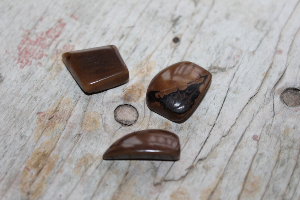 Tagua - úlomek velký (hnědý)