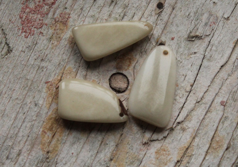 Tagua - úlomek velký (bílý)