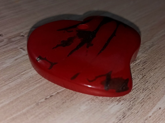 Tagua - srdíčko (designové, červené, kresba)