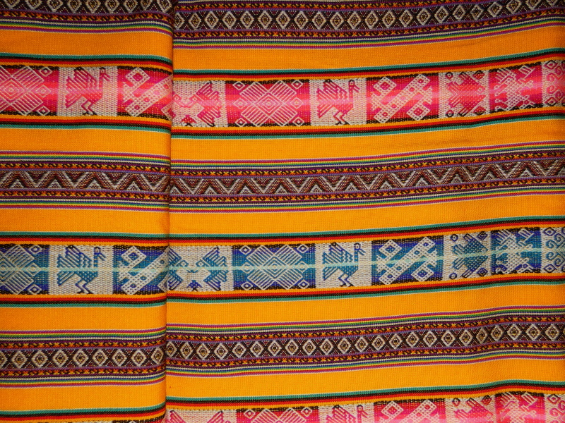 Látka (žlutá se vzorem, 1 metr)