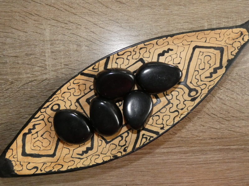 Tagua - oblázek (podélný, černý)