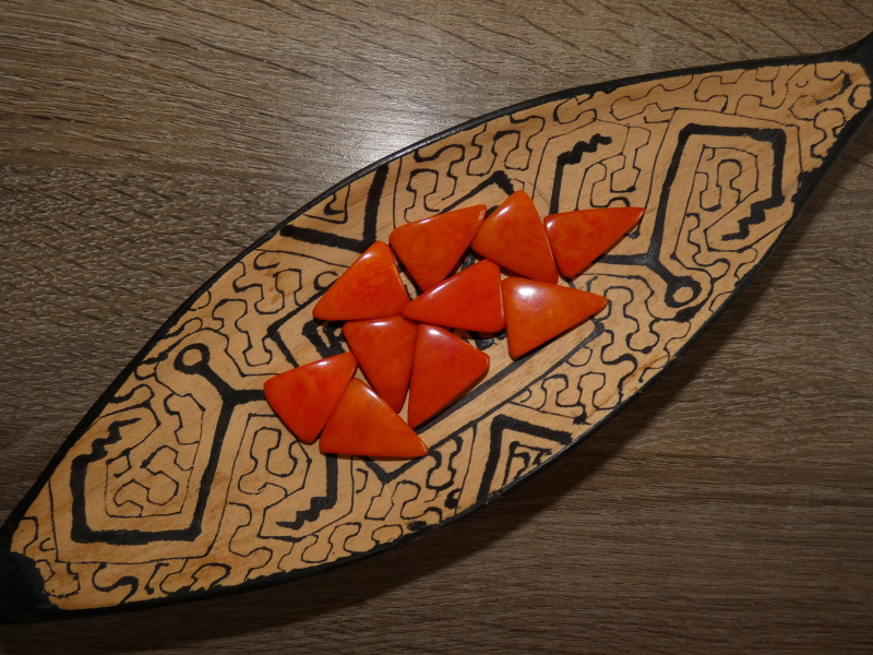 Tagua trojúhelník (dvě dírky, oranžový)