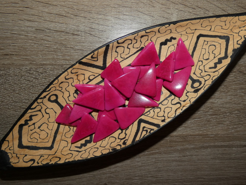 Tagua trojúhelník (dvě dírky, růžový)