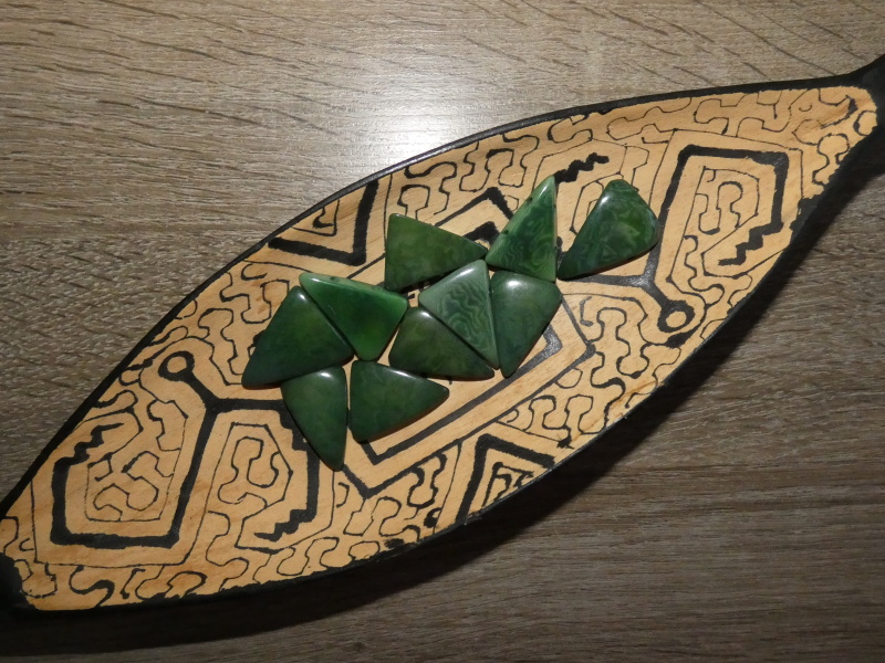 Tagua trojúhelník (dvě dírky, zelený)