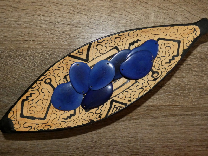 Tagua - plátek (dvě dírky, modrý)
