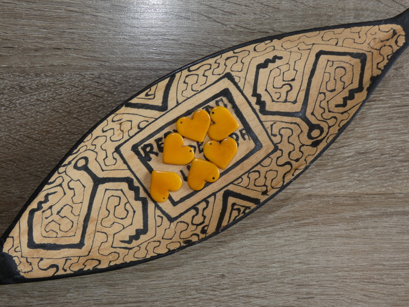Tagua - srdíčko (malinké, žluté)