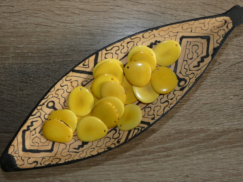Tagua - plátek (střední, žlutý)