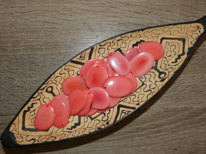 Tagua - plátek (střední, lososový)