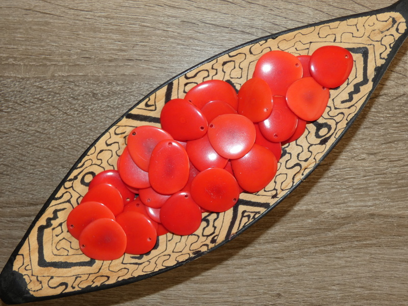 Tagua - plátek (střední, červený)