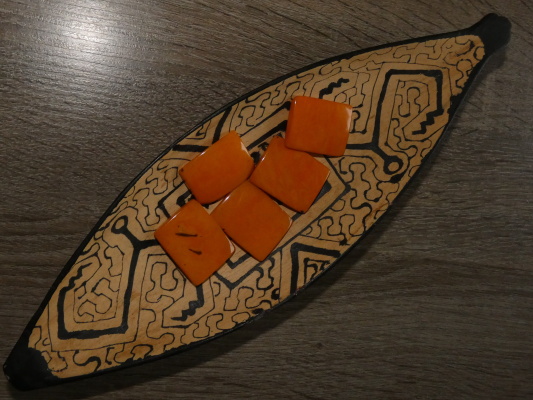 Tagua obdélník (žlutooranžový, 2 dírky, bez kresby)