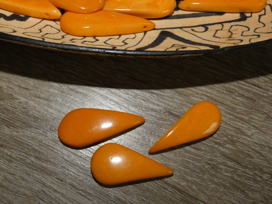 Tagua slzička (skrz, žlutooranžová)