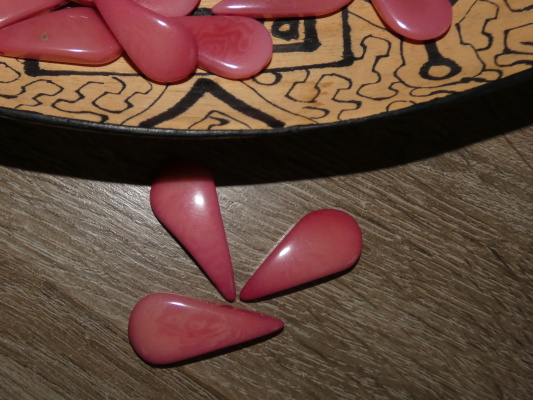 Tagua slzička (skrz, světle růžová)