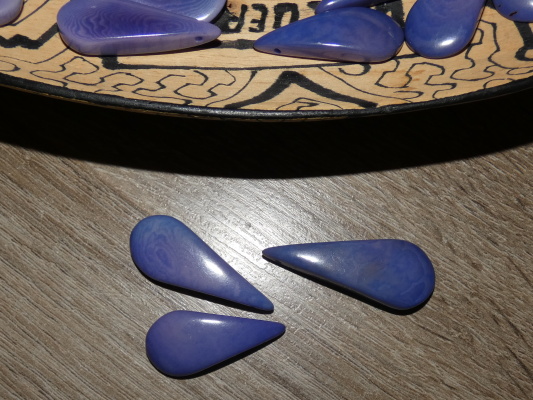 Tagua slzička (skrz, světle fialová)