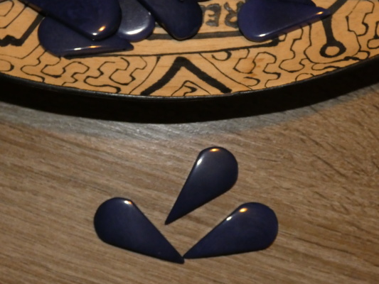 Tagua slzička (skrz, modrá)