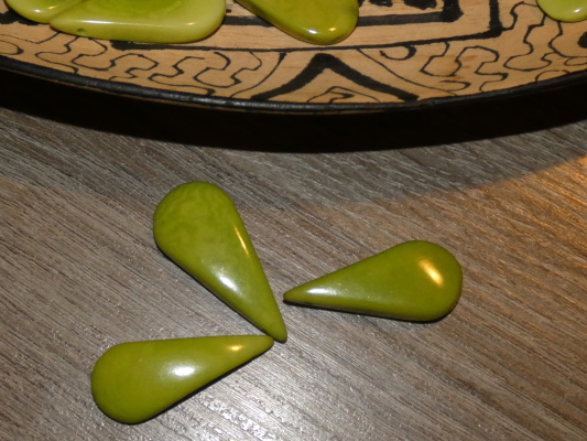 Tagua slzička (skrz, světle zelená)