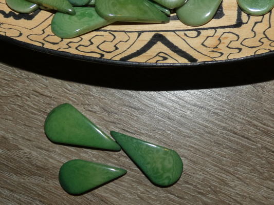 Tagua slzička (skrz, zelená)