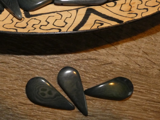 Tagua slzička (skrz, tmavě zelená)
