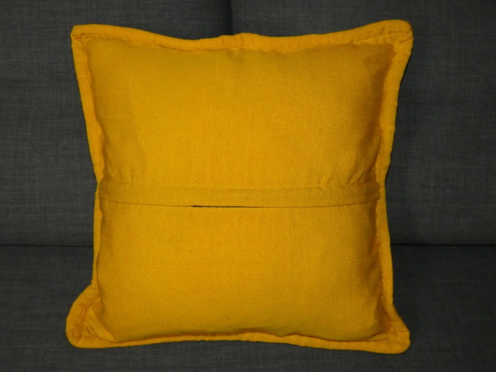 Polštář vyšívaný (květy, žlutý, 48x48 cm)