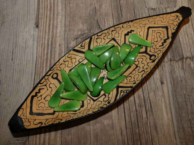 Tagua slza (dvě dírky, světle zelená)