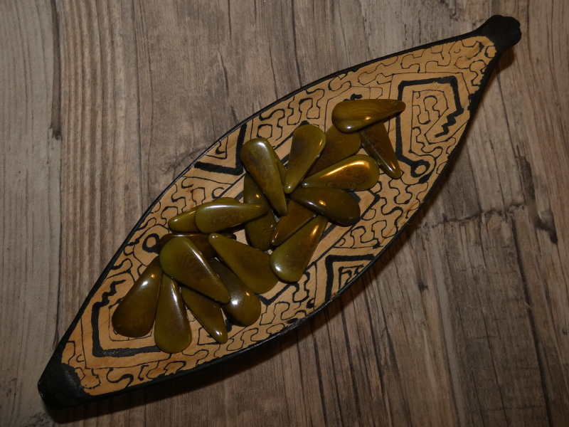 Tagua slza (dvě dírky, olivová)