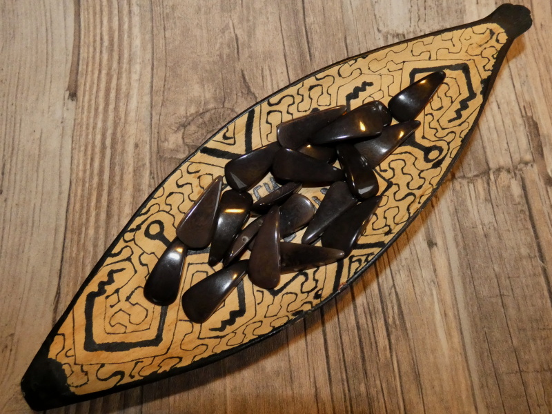 Tagua slza (dvě dírky, tmavě šedá)