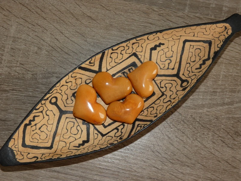Tagua srdíčko (buclaté, světle oranžové, skrz)