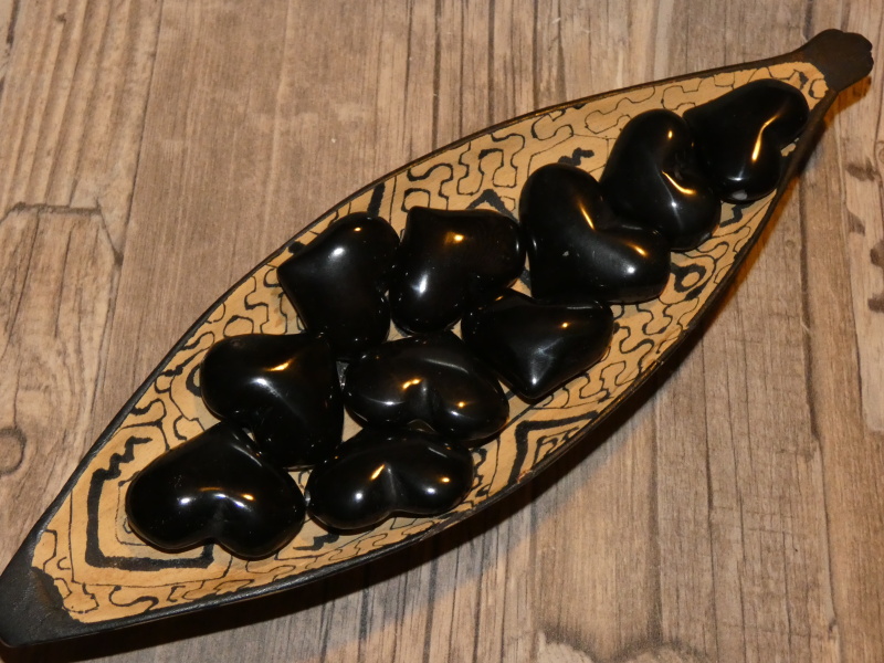 Tagua srdíčko (buclaté, černé, skrz)