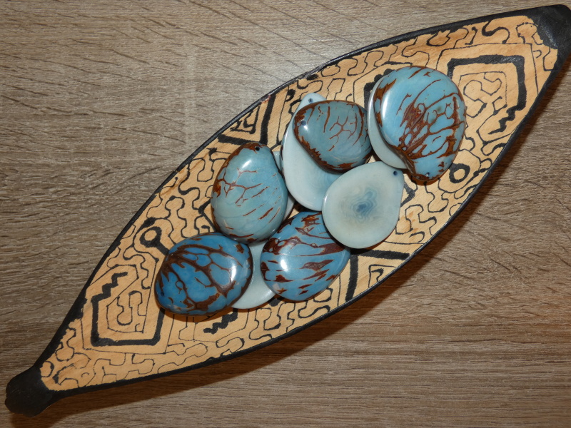 Tagua - placka (bledě modrá)