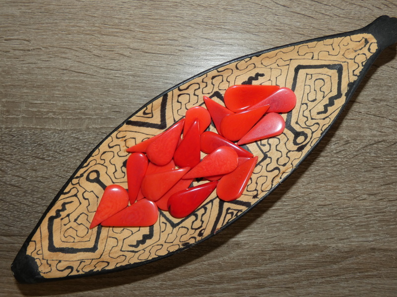 Tagua slzička (skrz, červená)