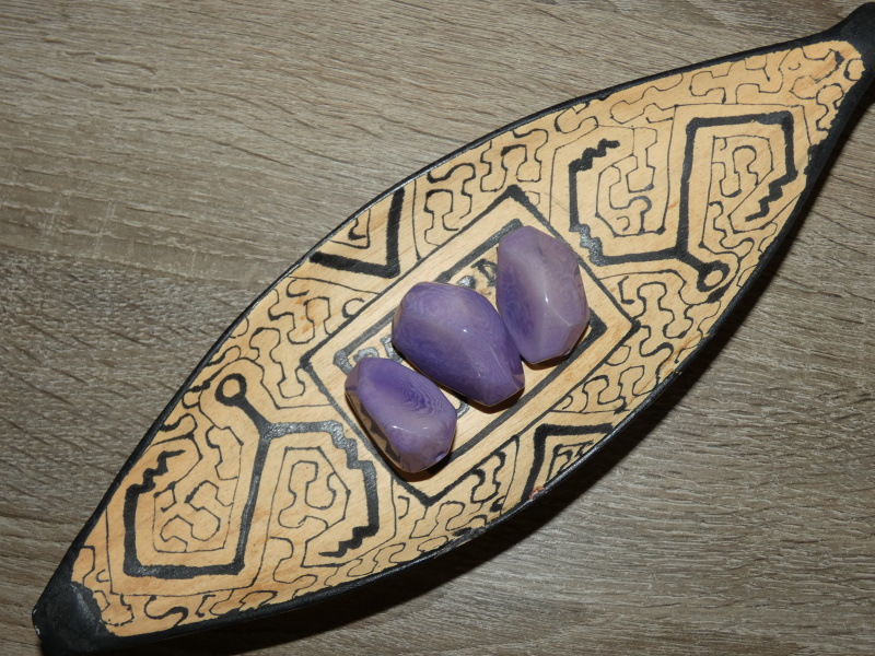 Tagua - drahokam (světle fialový)