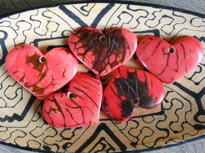 Tagua - srdíčko (placaté, lososové)