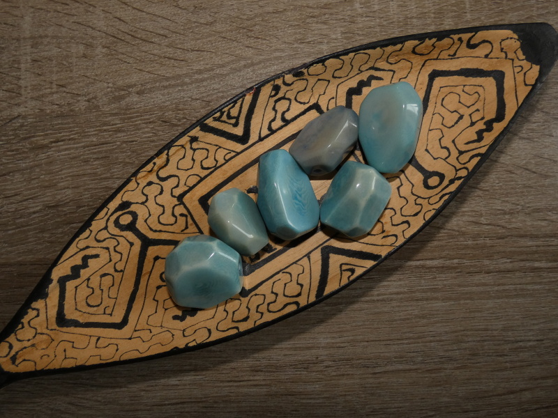 Tagua - drahokam (bledě modrý)