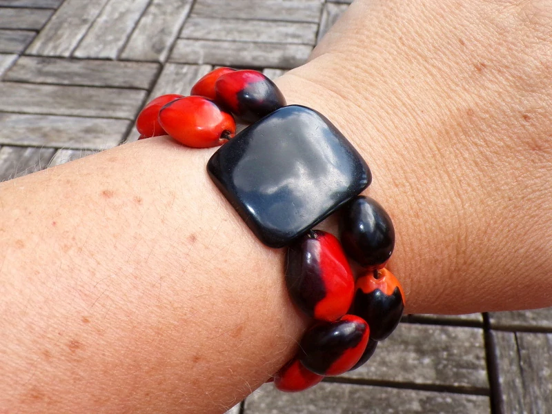 Náramek huayruro/tagua