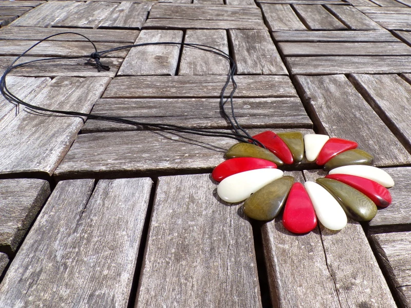 Náhrdelník (květ tagua I)