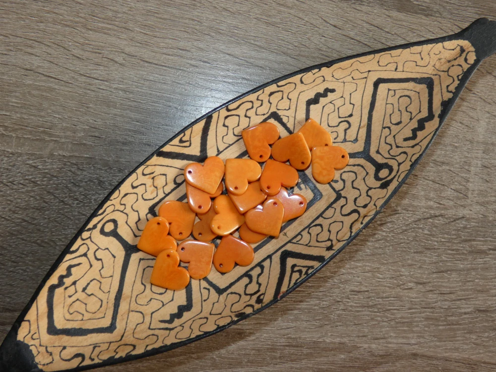 Tagua - srdíčko (malinké, světle oranžové)