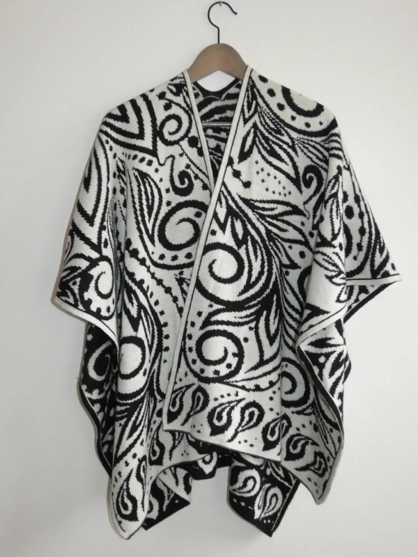 Pončo/pléd (černobílé, lamí vlna, Peru)