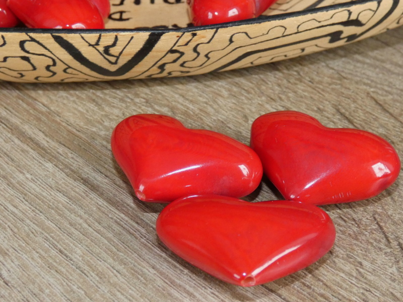 Tagua srdíčko (buclaté, červené, skrz shora)
