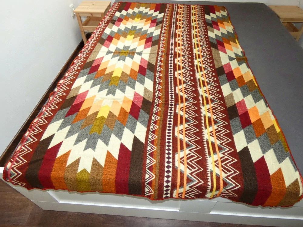 Deka Ekvádor (lamí vlna, střední)