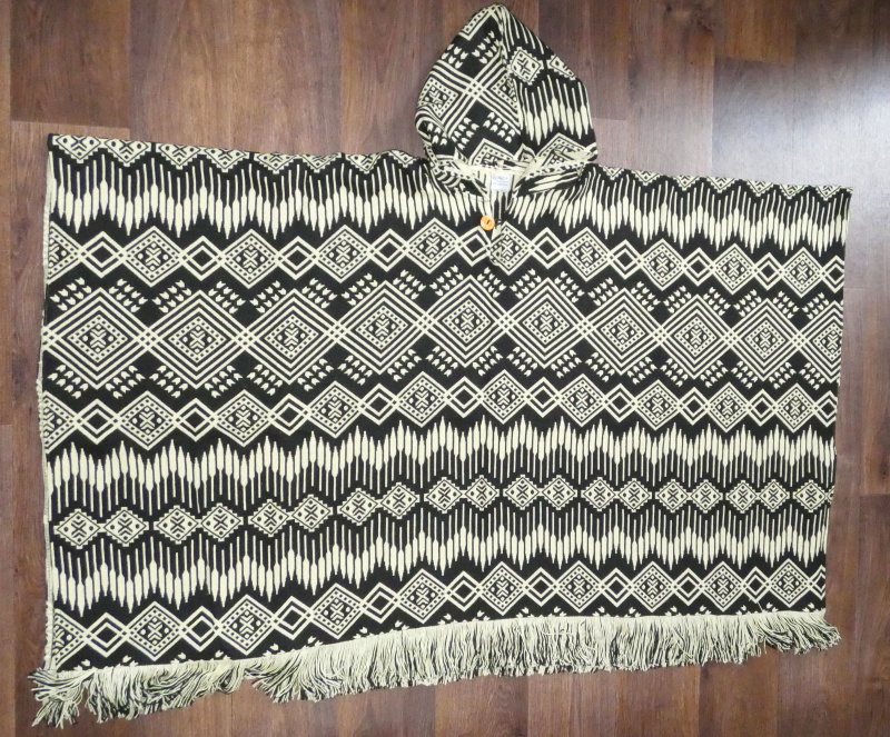 Pončo (lamí vlna, Ekvádor, černobílé II)